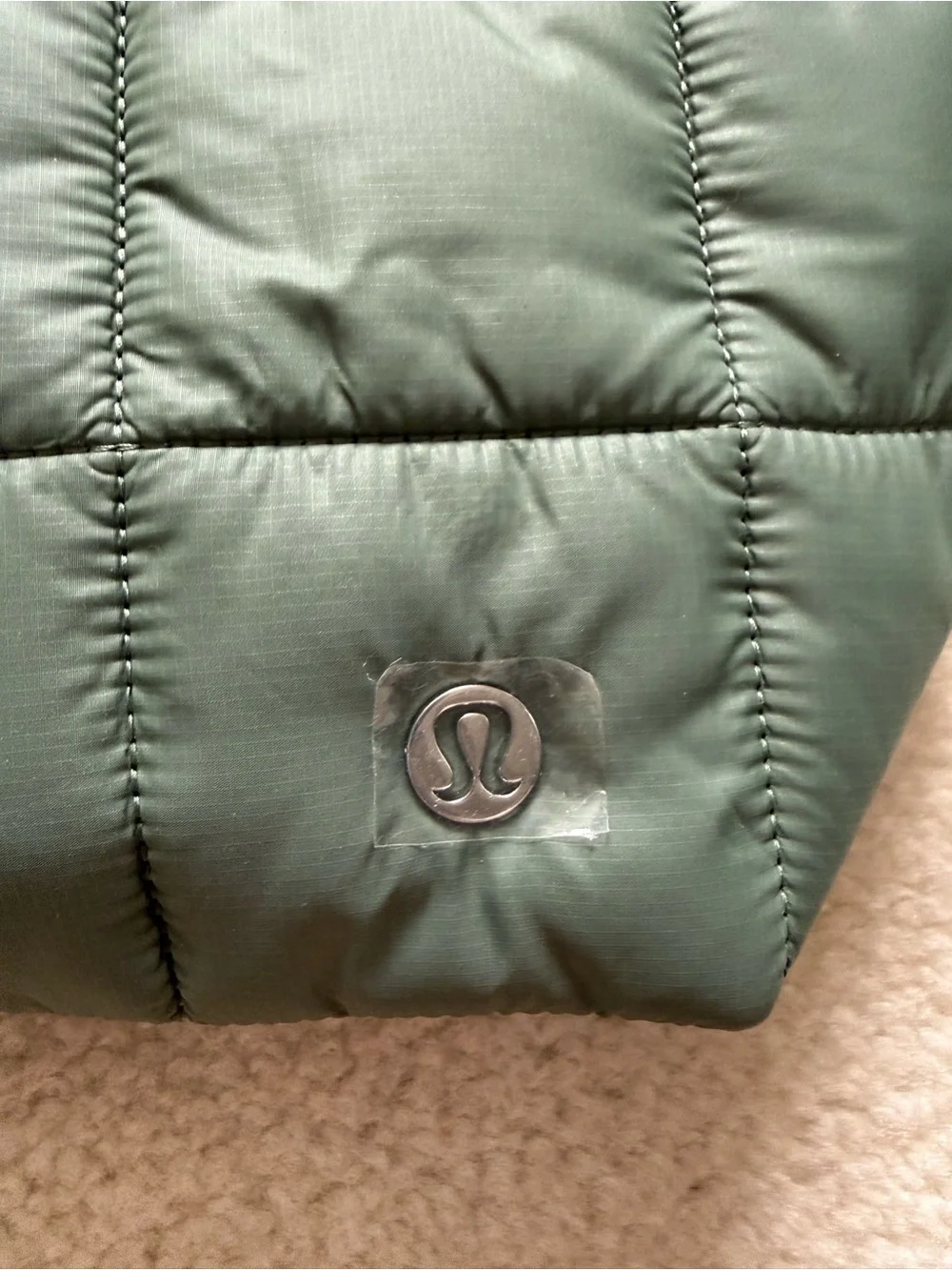 lululemon athletica Quilted Grid Tote Bag Mini 5L - Grey Eucalyptus - Picture 2 of 7